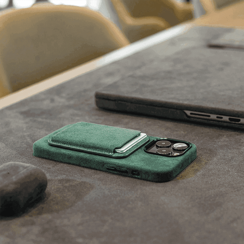 Alcantara MagSafe Wallet - Eclipse Green